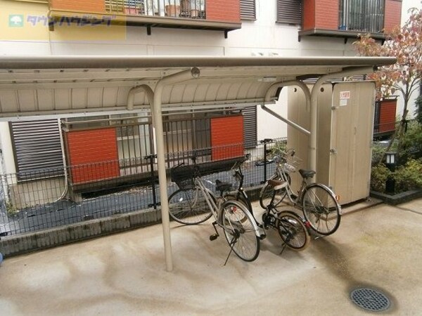 その他(屋根付き駐輪場)