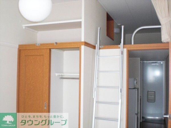 子供部屋(ロフトもあり収納たっぷり)