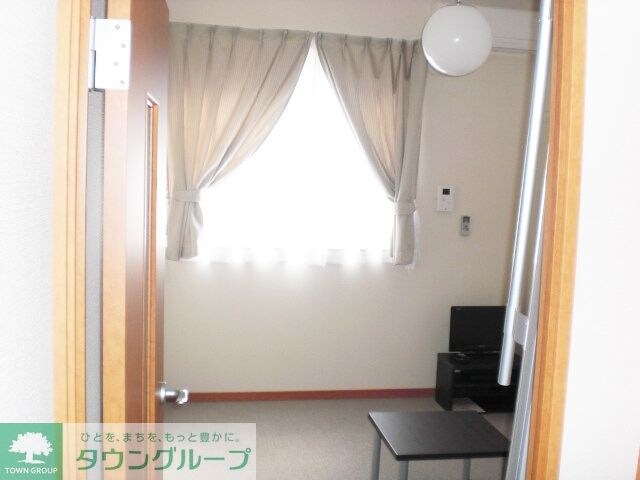 物件内観写真9　(カーペットタイプ)