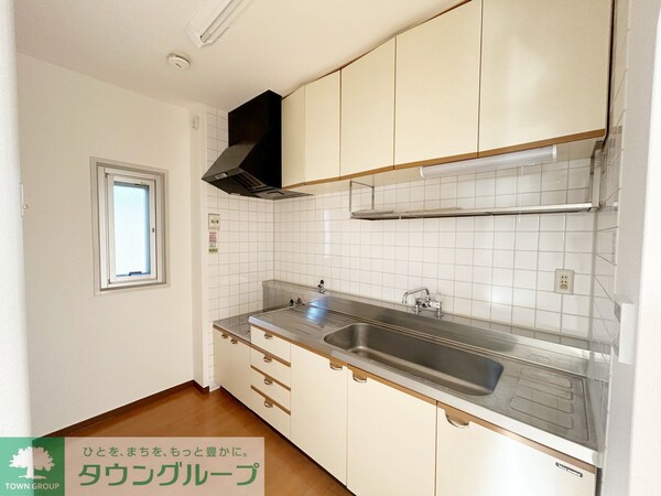 キッチン(※同建物他号室 参考写真)