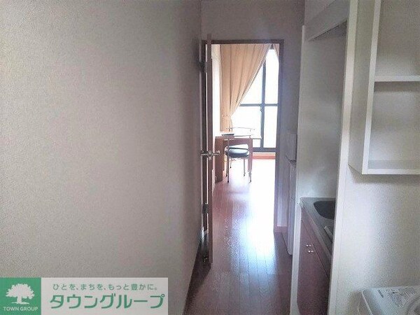 玄関(入口から　部屋仕様により異なります。)