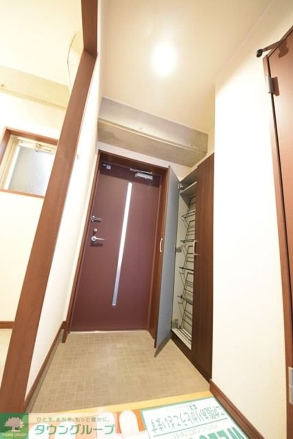 玄関(お部屋探しはタウンハウジング千葉店へお任せください。)