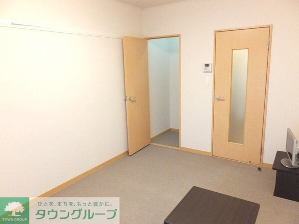 子供部屋(左手のドアはウォークインクローゼット。)