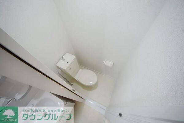 トイレ(白を基調とした清潔感のあるトイレです)