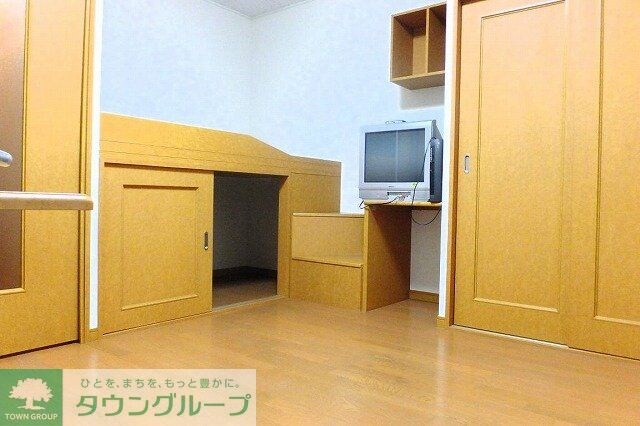 物件内観写真2　(家具・家電付きのお部屋です♪)