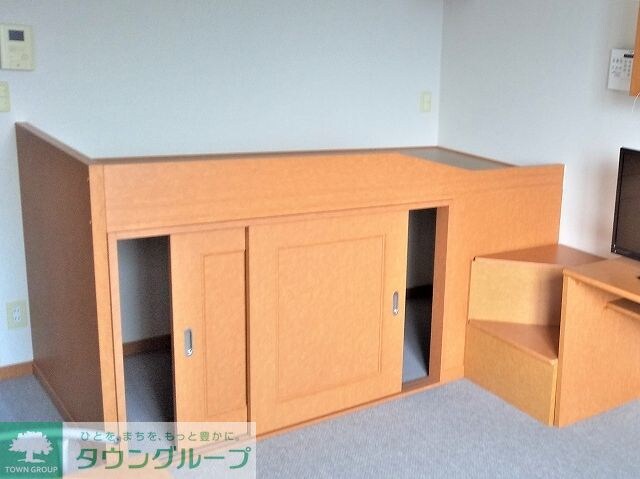 物件内観写真11　(ハイベット下や階段下等、豊富な収納♪)