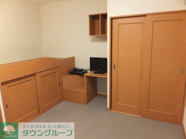 リビング・居室(ベッド下収納もあり多くの荷物を入れられます)