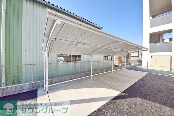 その他(敷地内雨の日でも安心の屋根付き駐輪場)