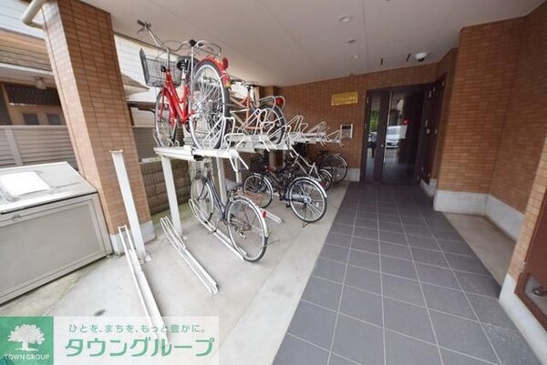 共有部分(自転車置き場です)