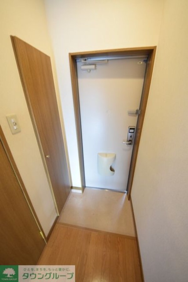 玄関(お部屋探しはタウンハウジング千葉店へお任せください。)