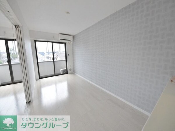 その他室内・内装(広々としたリビング)