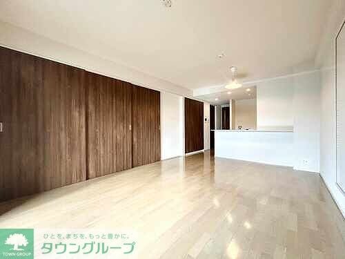 物件内観写真2　(リビングダイニング)