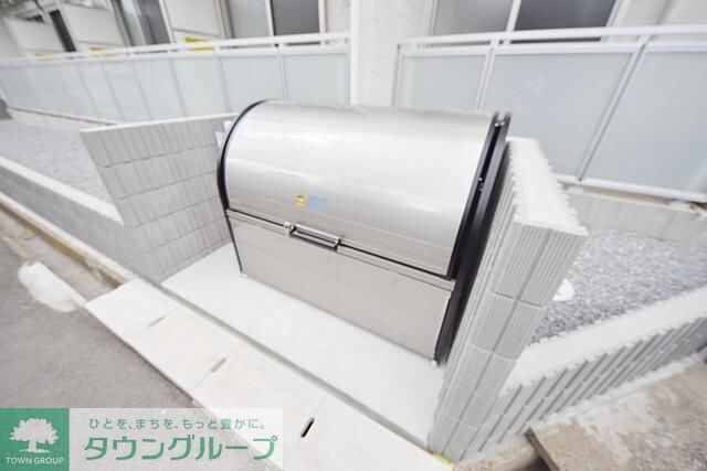 物件内観写真4　(敷地内ゴミ置き場)