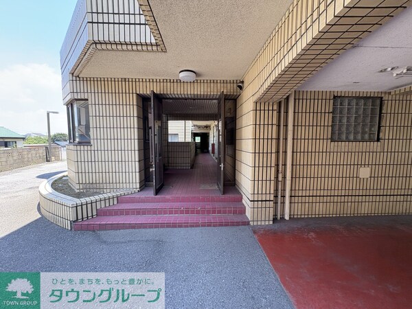 エントランス(お問合せはタウンハウジングまで！※現地待合わせ相談可能)