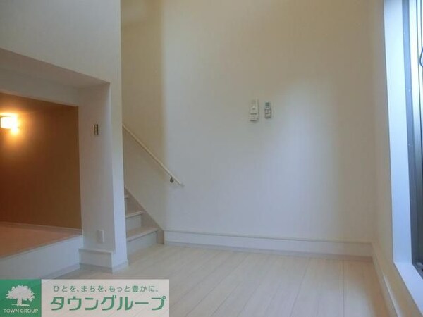 リビング・居室(白基調のオシャレな洋室)