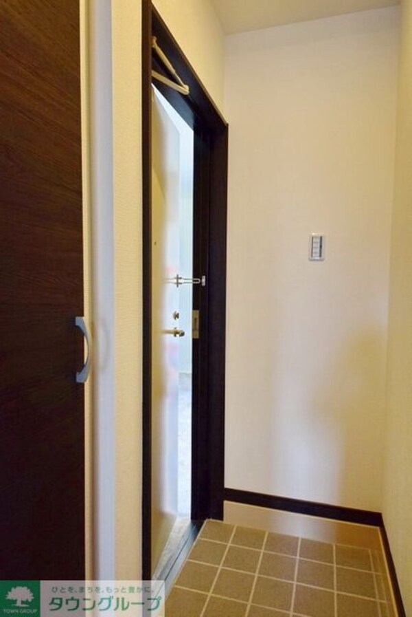 玄関(トールサイズシューズボックス付き玄関)