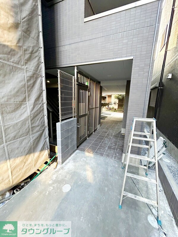 エントランス(お問合せはタウンハウジングまで！※現地待合わせ相談可能)