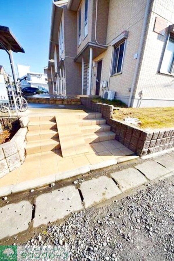 エントランス(お問合せはタウンハウジングまで！※現地待合わせ相談可能)