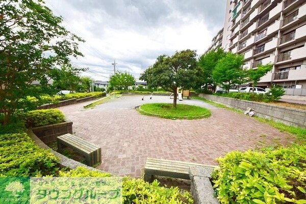 外観(公園もありファミリーにオススメ)