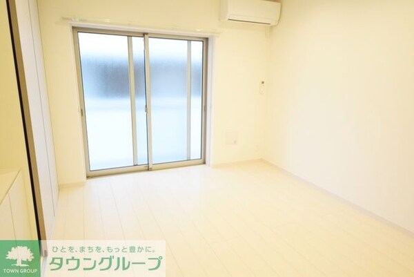 リビング・居室(清潔感あふれる内装)