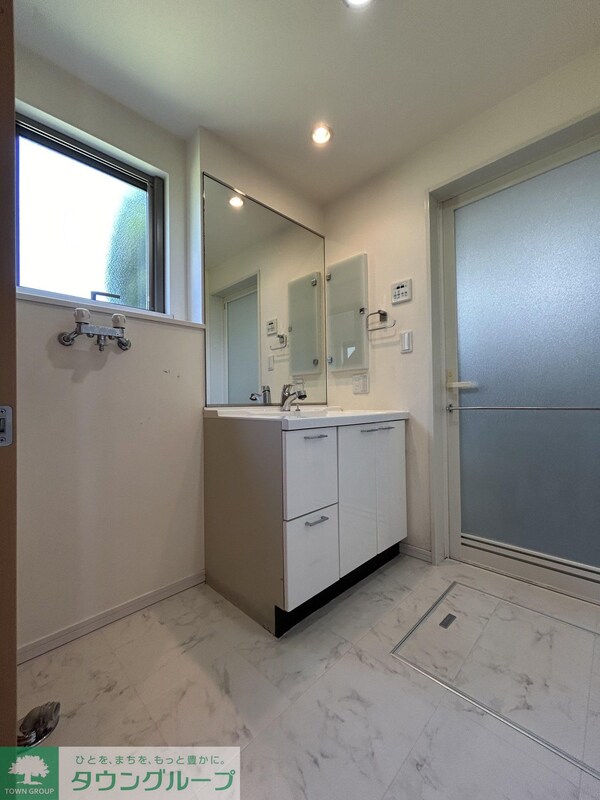 洗面(洗面室、洗濯機置場、洗面化粧台、床下収納庫)