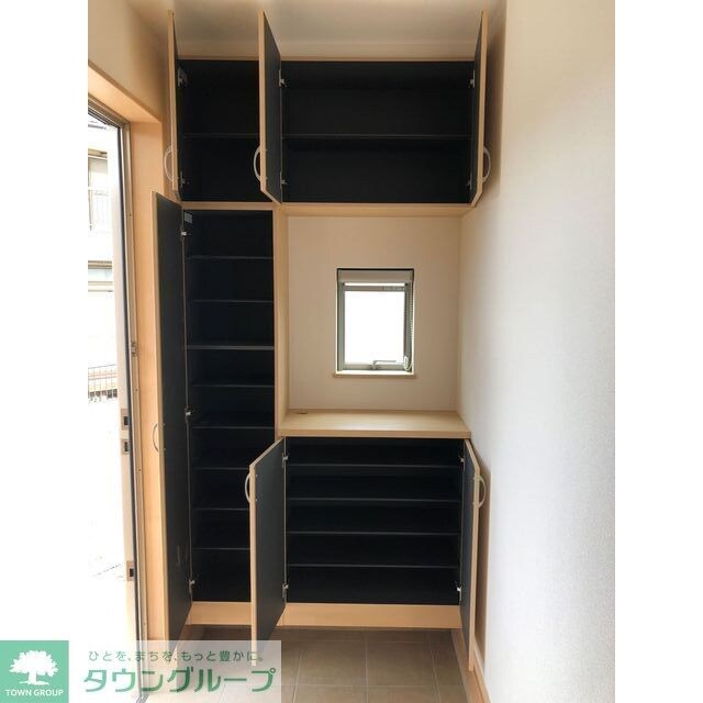 物件内観写真8　(玄関収納)