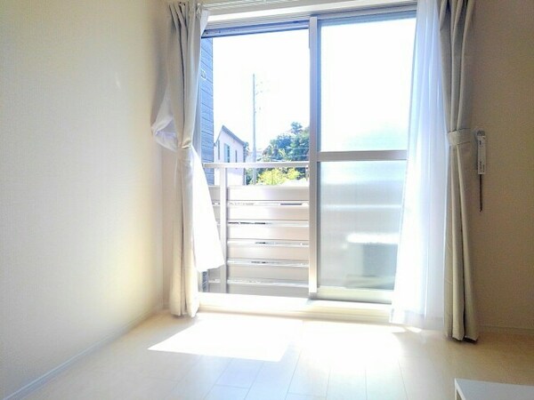 その他(居室により室外機が逆側に設置されています。)