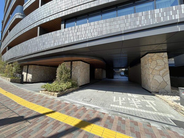 エントランス(駐車場)