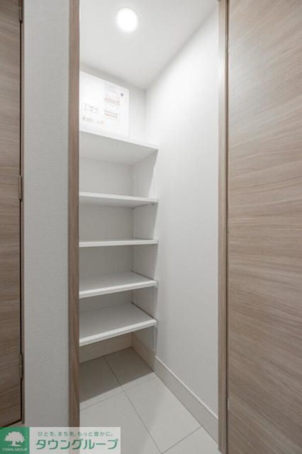 収納(B2タイプ2025年3月撮影 同タイプ410号室の写真です)