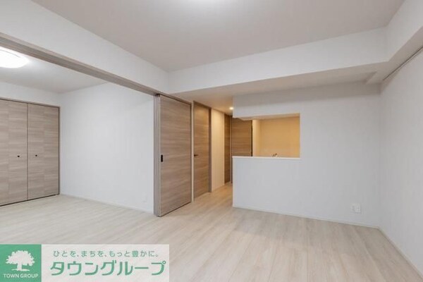 リビング・居室(B1'タイプ2025年3月撮影 同タイプ411号室の写真です)