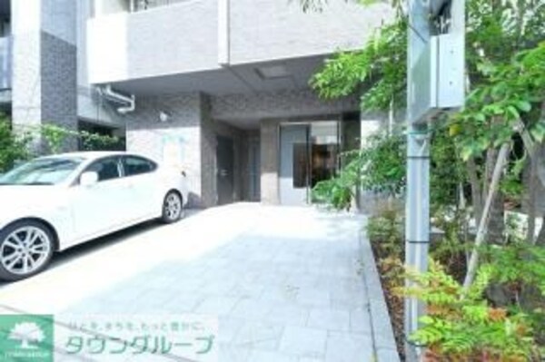 エントランス(駐車場)