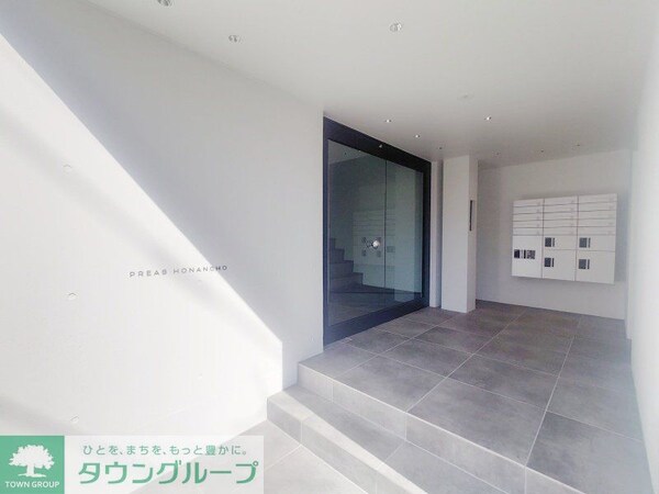 エントランス(内見の予約先はタウンハウジング新中野店になります★★)