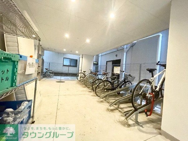 エントランス(駐車場)