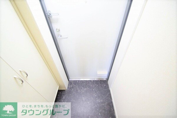 玄関(仕様・設備は現況と異なる場合があります。現況優先。)