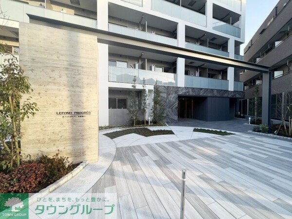 エントランス(駐車場)