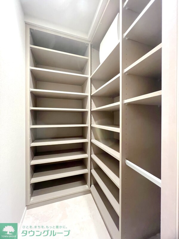 玄関(お問合せは(株)タウンハウジング東京赤坂店へ)