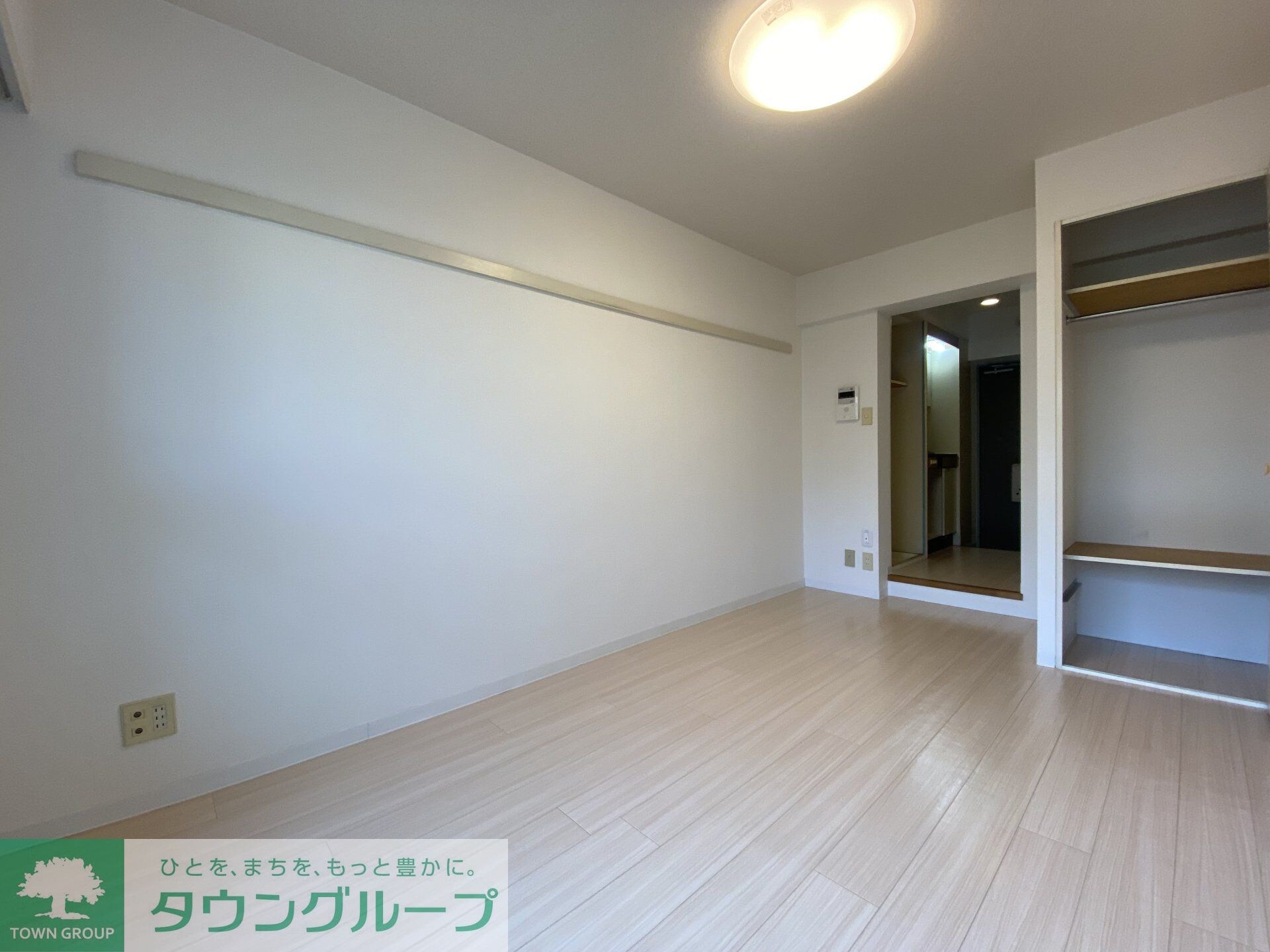 物件内観写真2　(リビング/居室)