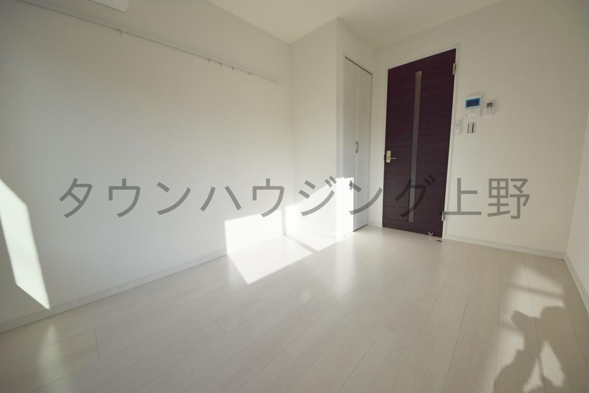 物件内観写真2　(リビング/居室)