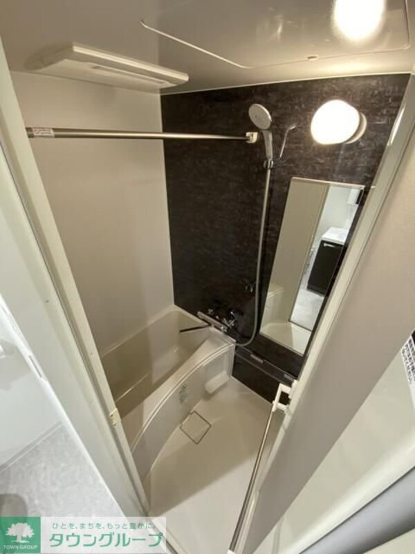 バス／シャワールーム等(玄関)