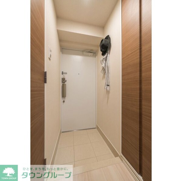 玄関(家具等は賃貸住戸には含まれません。)