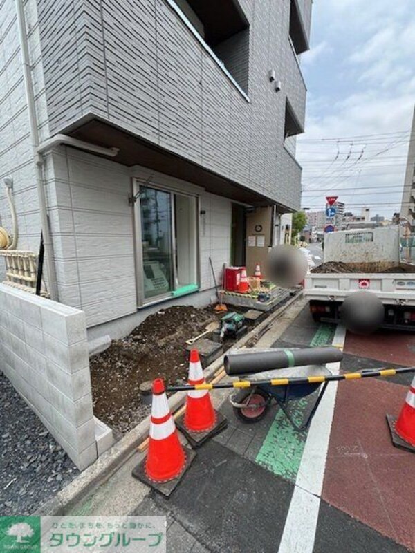 エントランス(駐車場)