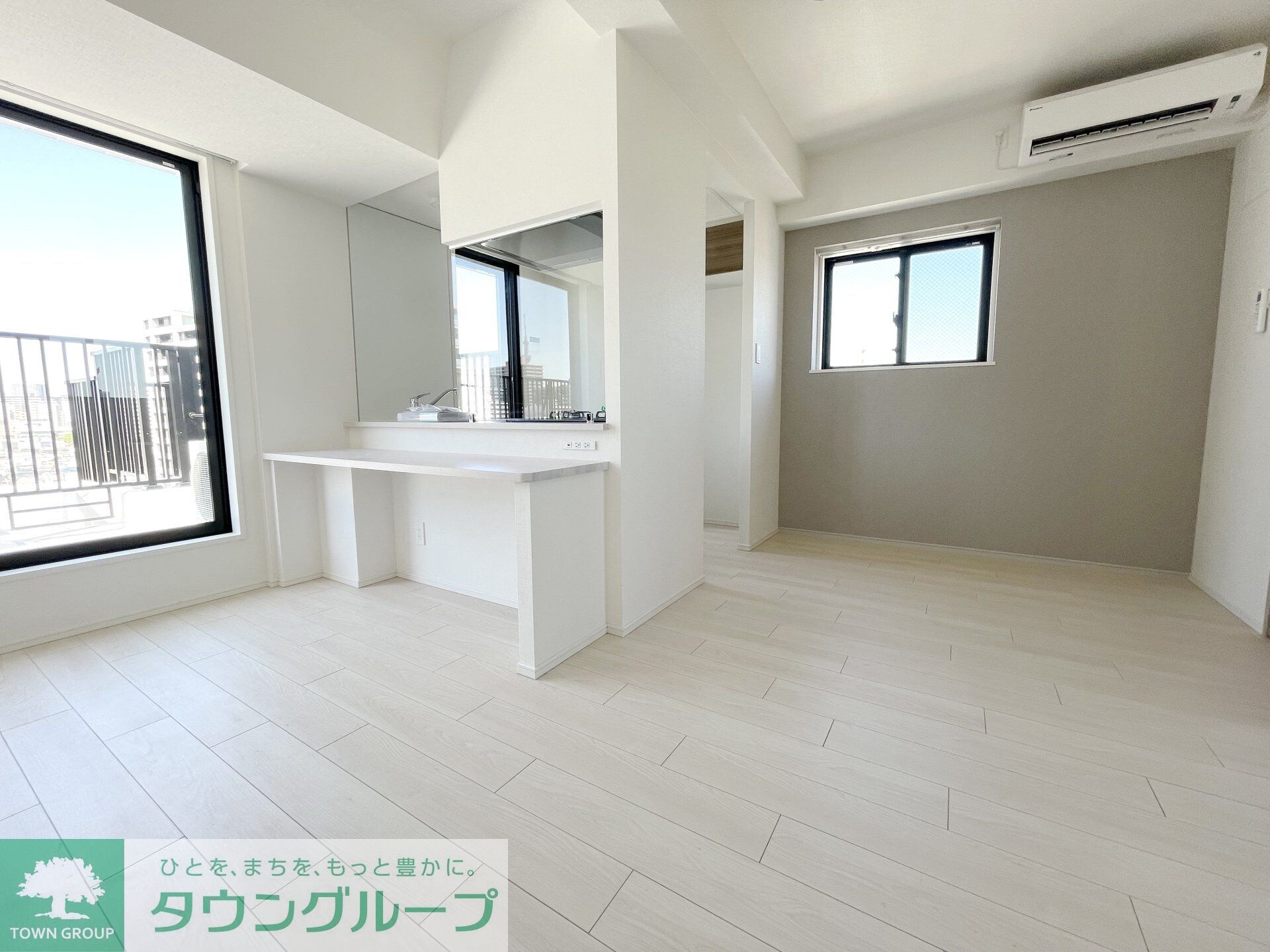 物件内観写真2　(リビング/居室)