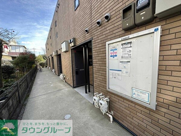 エントランス(駐車場)