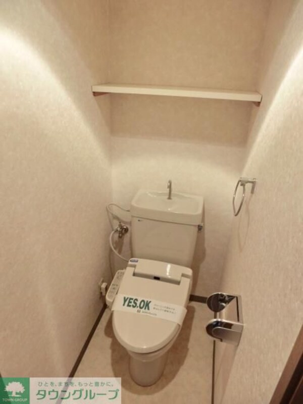 トイレ(ウォシュレット完備・上部収納有)