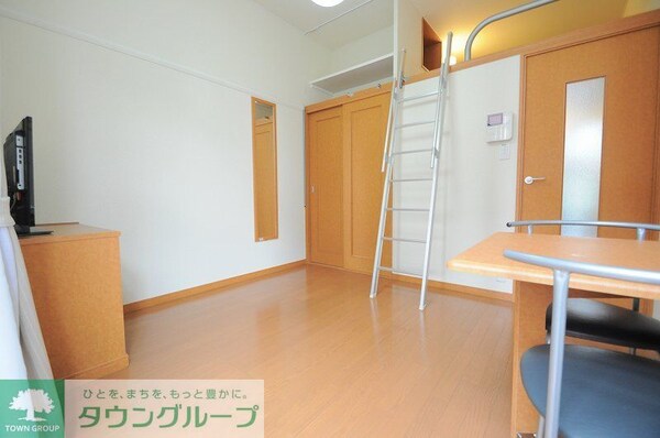 リビング・居室(1Ｆフローリング　2Ｆカーペット)