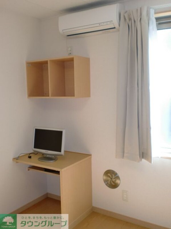 リビング・居室(【床材】1Fフローリング　2Ｆ以上は絨毯です。)