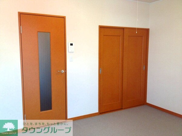 その他室内・内装(ナチュラルな木目と白を基調とした室内)