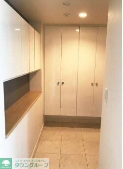 物件内観写真8　(玄関)