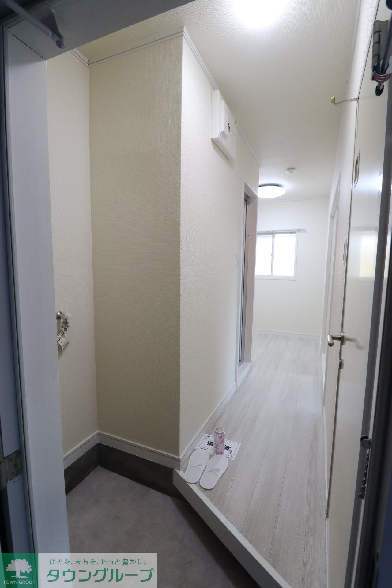 物件内観写真3　(玄関)