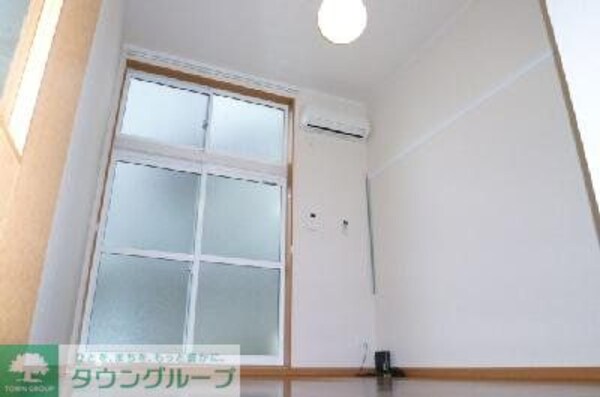 リビング・居室(1Fフローリング、2Fジュータン敷き)